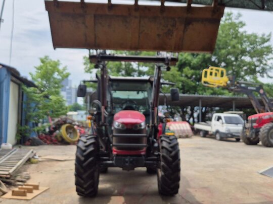 MF Tractor MF4709 (95hp) 앞좌측면