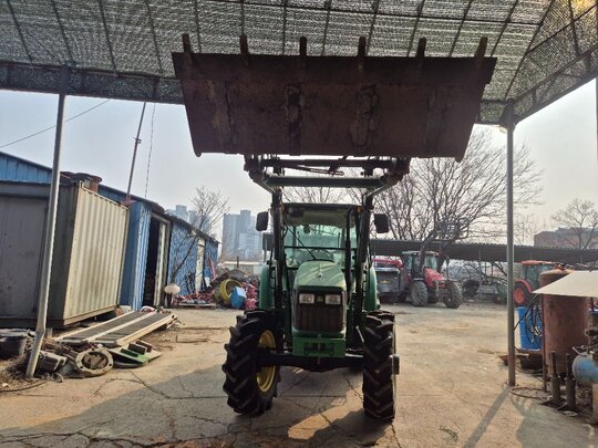 존디어 트랙터 5425 (77마력) 앞좌측면