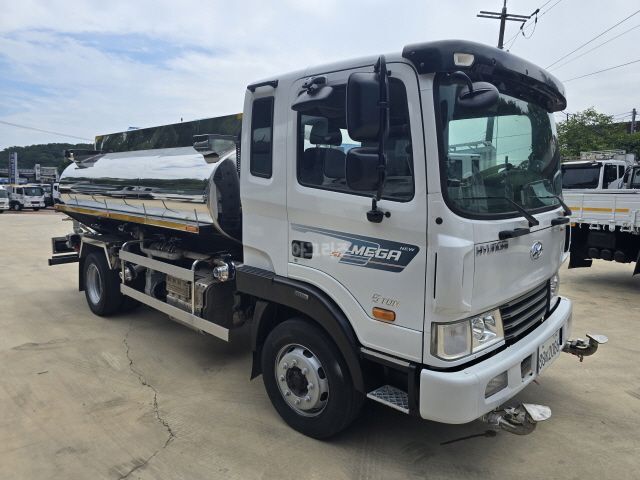 Hyundai 메가5톤 살수차 4.5톤 물차 카고트럭 8000리터  뒤우측면