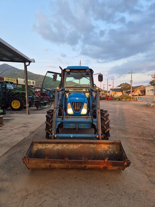 LS Tractor U6030 (60hp) 앞좌측면
