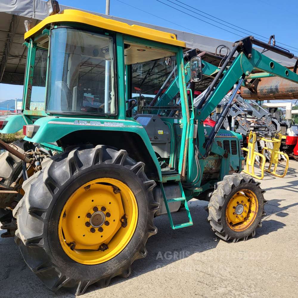 Daedong Tractor D50 (50hp) 측면