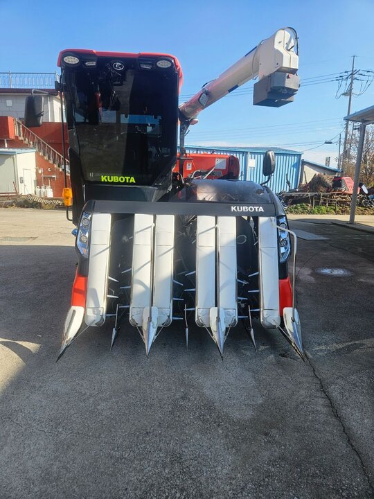 Kubota Combine Harvester ZR6130 (6Rows) 앞좌측면