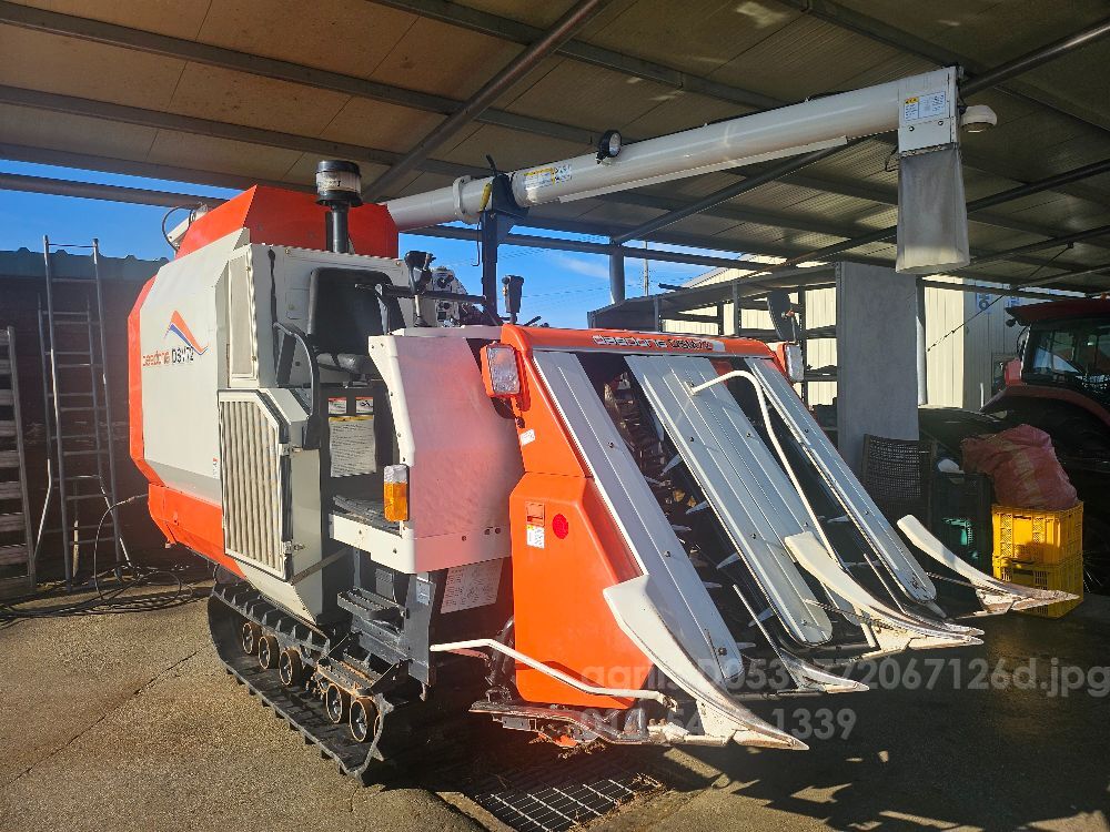 대동 콤바인 DSM72 (4조식) 뒤우측면