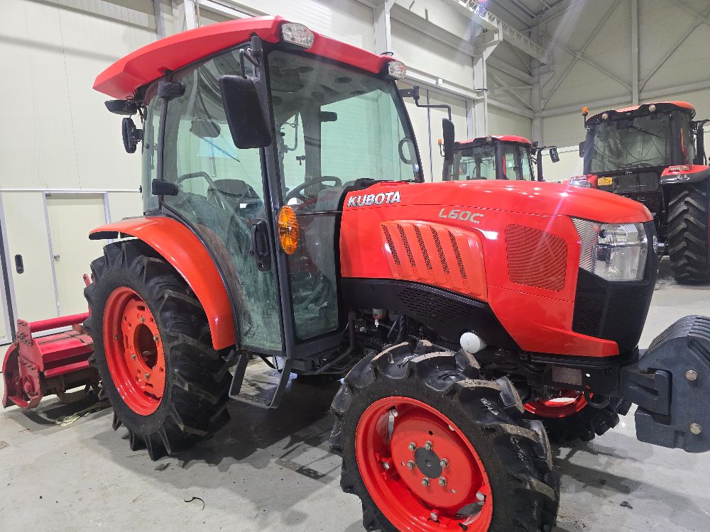 구보다 트랙터 L60C (62.1마력) 앞좌측면