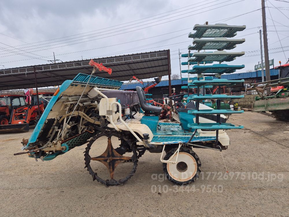 Kubota Rice transplanter KEP8DF (8Rows) 뒤우측면