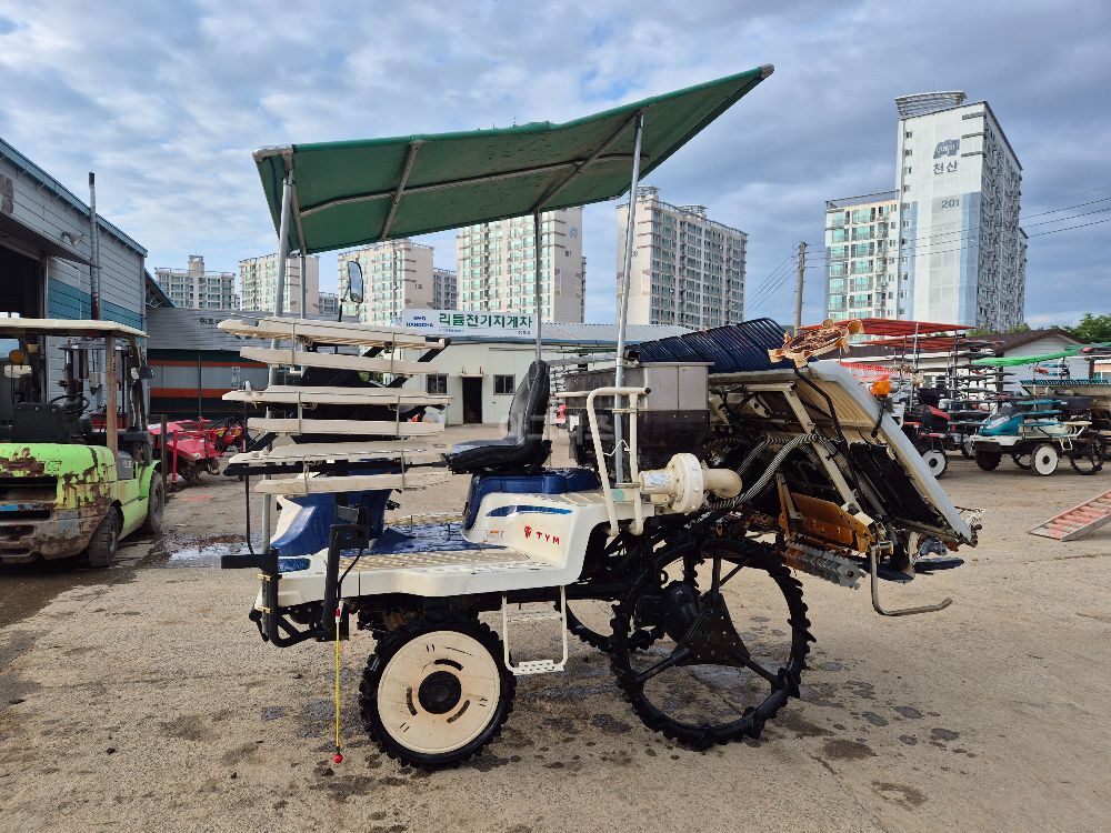 TYM Rice transplanter PR63DLF (6Rows) 뒤우측면