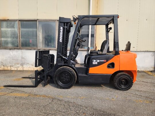 두산 지게차 3.3톤힌지드 (3.3톤)