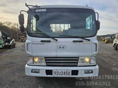 현대 자동 사다리 화물차 메가트럭 앞좌측면