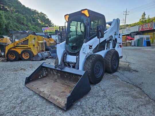 밥캣BOBCAT 스키드로더 S595 앞좌측면