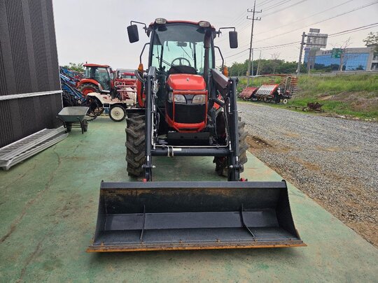 Kubota Tractor MR657 (68hp) 앞좌측면