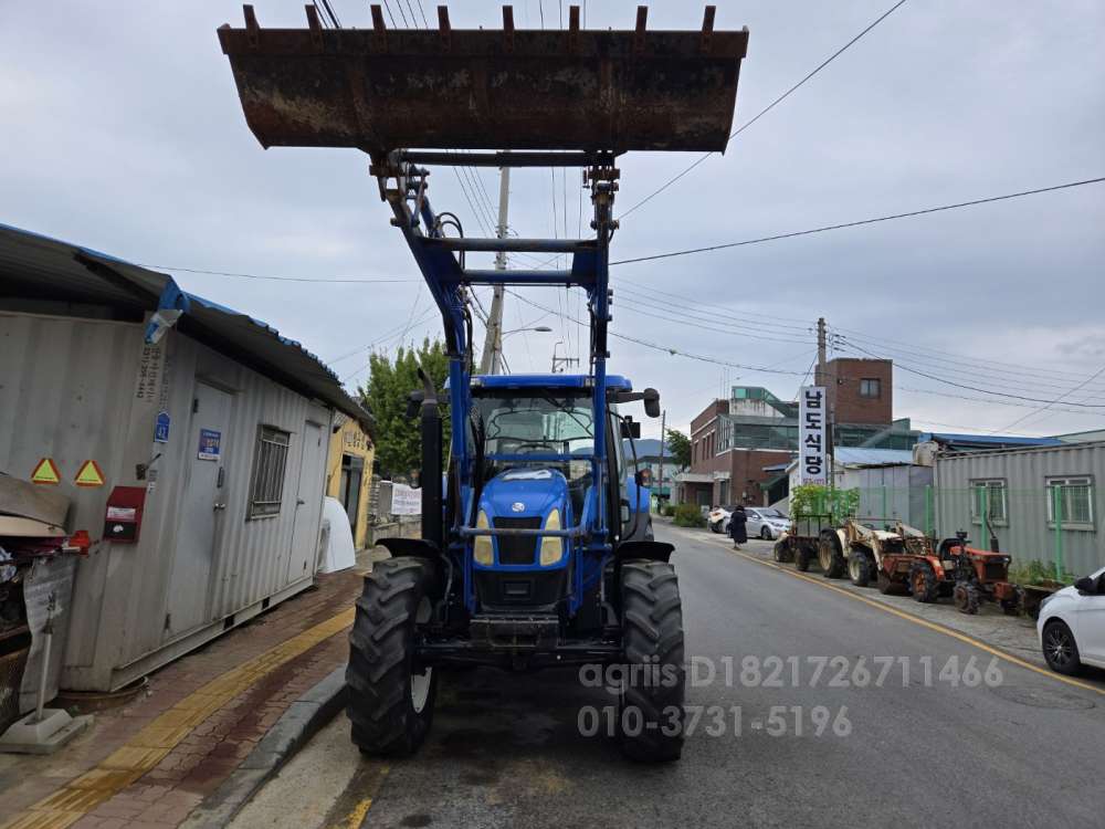 뉴홀랜드 트랙터 TX110A (110마력) 뒤우측면