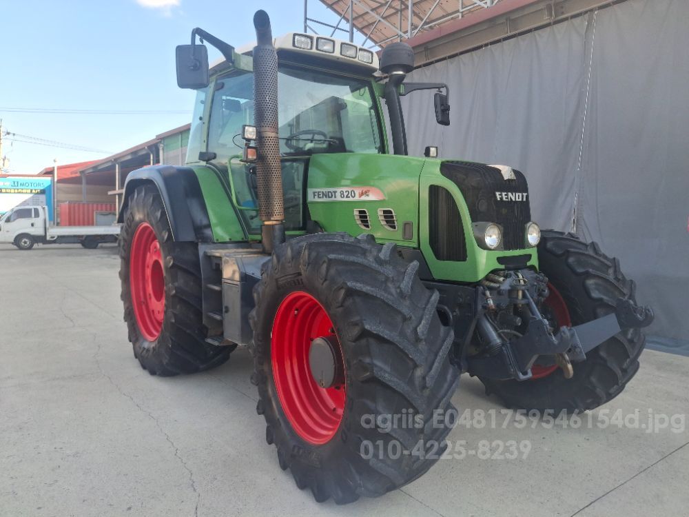 FENDT 82 트랙터 FENDT820 (200마력) 뒤우측면