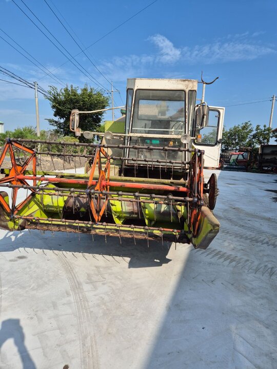 Shibaura Combine Harvester CT2100 ()