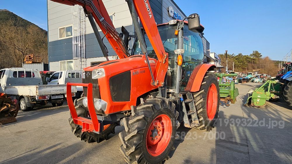 구보다 트랙터 M6-108 (116마력) 뒤우측면