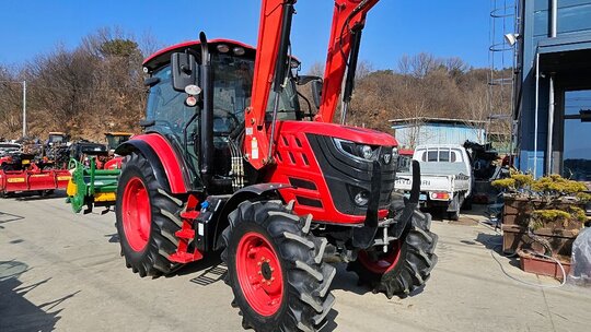 TYM 트랙터 K110E (111마력) 앞좌측면