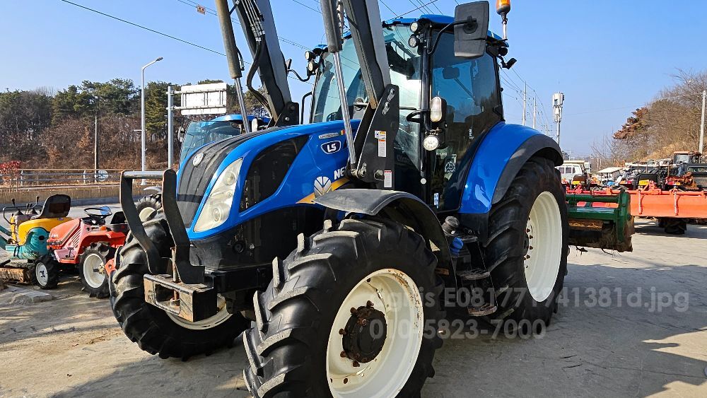 뉴홀랜드 트랙터 T5.120 (117마력) 뒤우측면