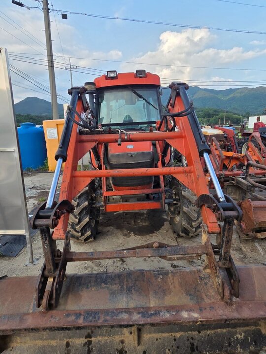 Daedong Tractor D581 (58hp) 앞좌측면