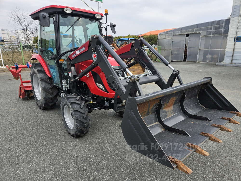 TYM Tractor TE58C  운전석