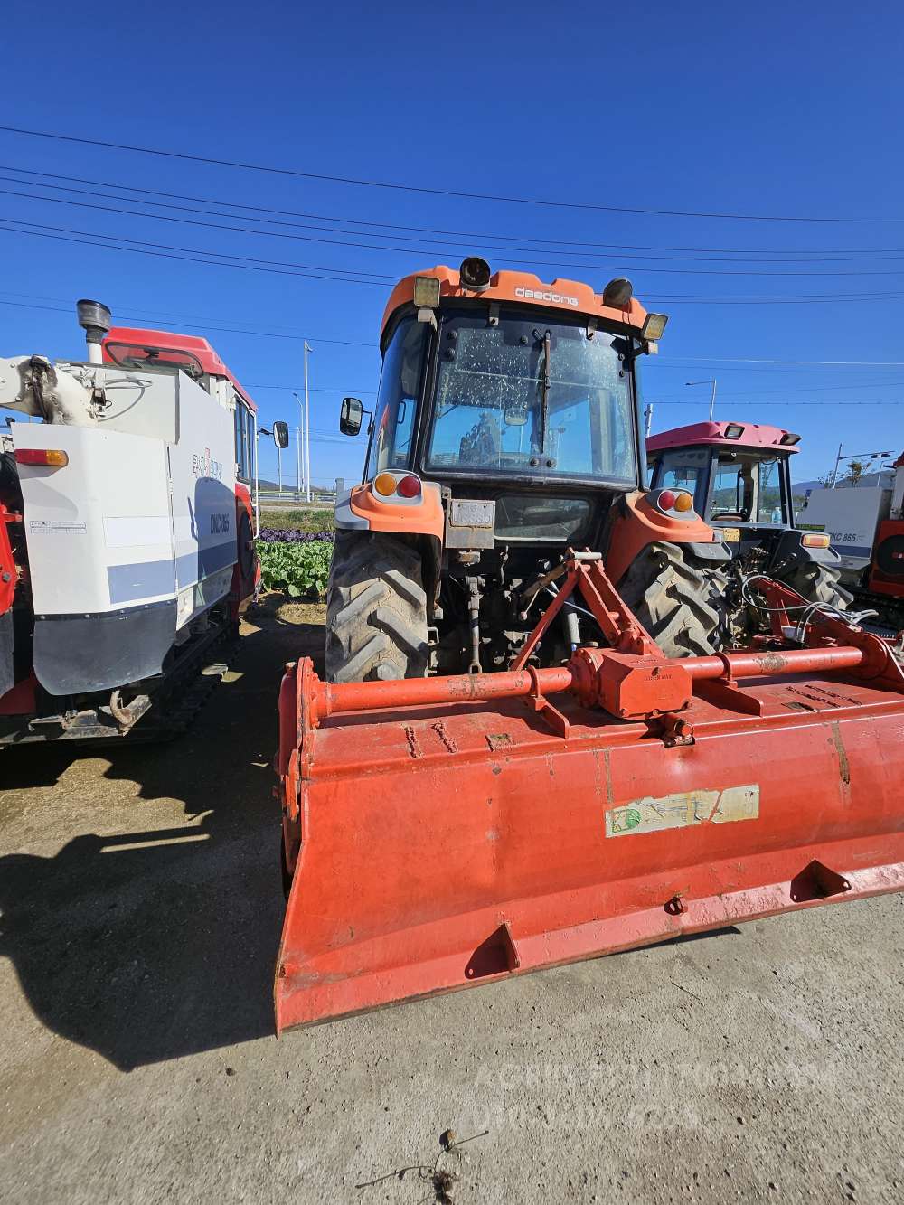 Daedong Tractor D701 (70hp) 측면