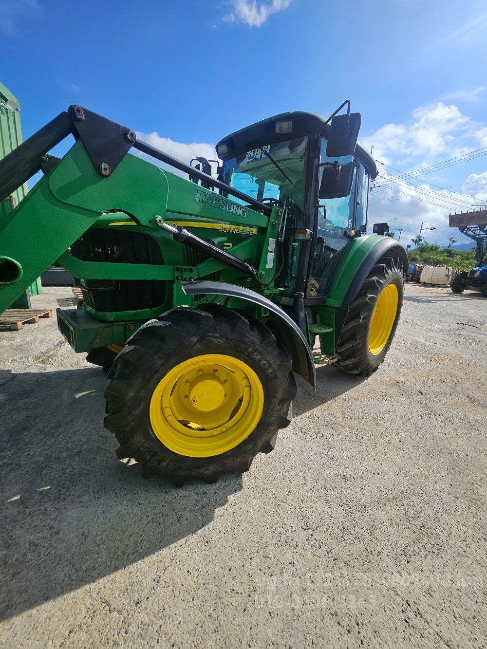 JohnDeere Tractor 6120 (80hp) 뒤우측면