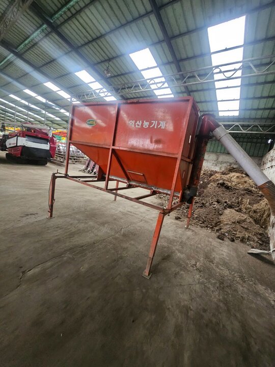 곡물탱크 곡물탱크 곡물탱크 앞좌측면