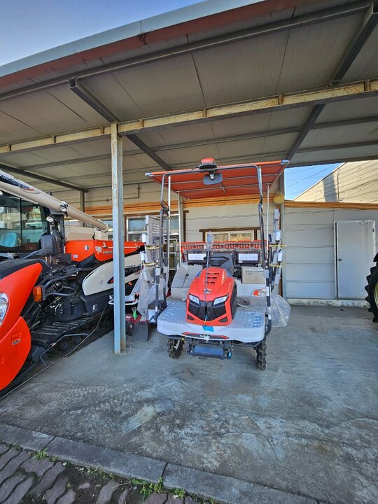 구보다 이앙기 KNW6SF (6조식) 앞좌측면