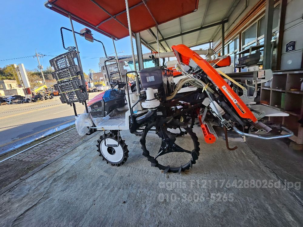 구보다 이앙기 KNW6SF (6조식) 뒤우측면