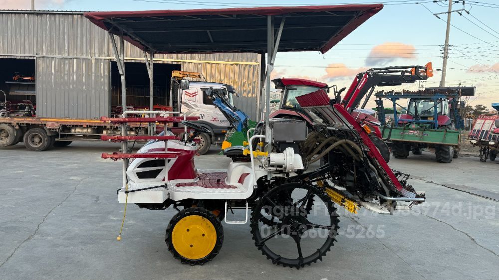 얀마 이앙기 YR6DZ (6조식) 뒤우측면