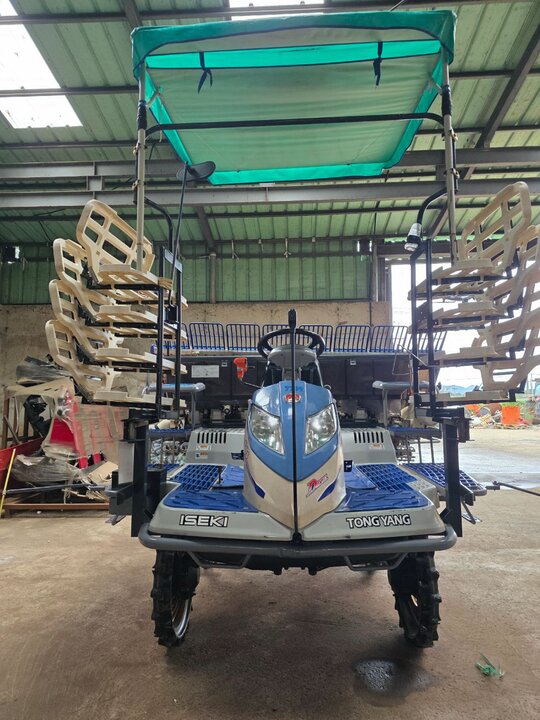 TYM Rice transplanter NP80 (8Rows) 앞좌측면