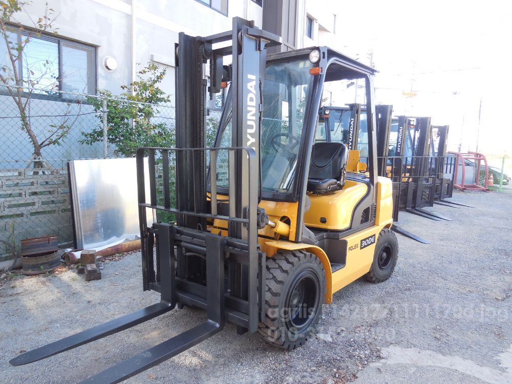 현대 포렉스 3톤 지게차 현대 30DE (3톤) 뒤우측면