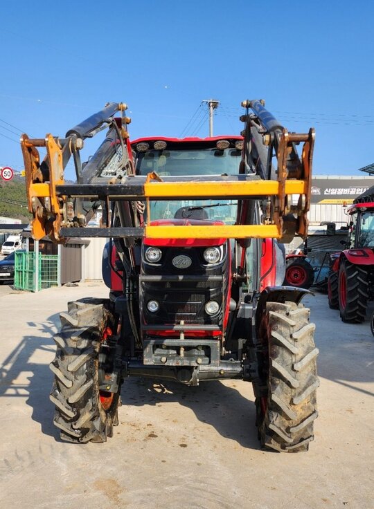 국제 트랙터 LUXEN900 (90마력) 앞좌측면