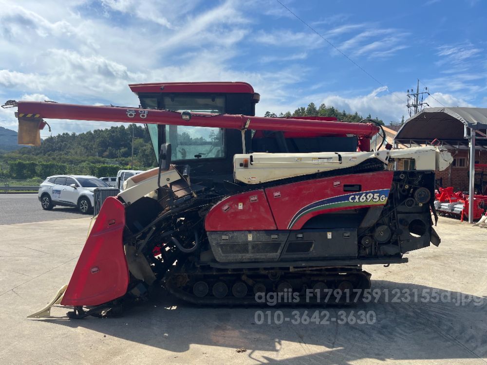 TYM Combine Harvester CX695G (6Rows) 뒤우측면