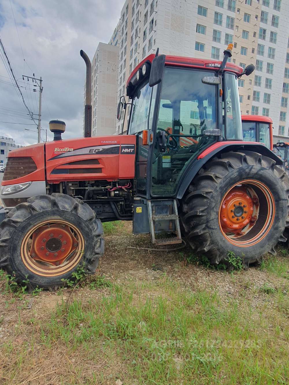 얀마 트랙터 EG775 (75마력) 뒤우측면