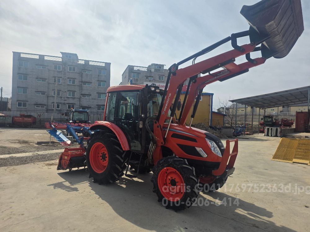 Daedong Tractor PX800PSC (80hp) 뒤우측면