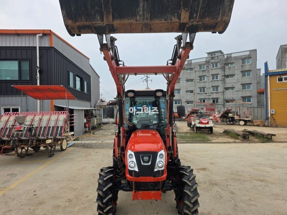 대동 트랙터 NX550C (55마력) 뒤우측면