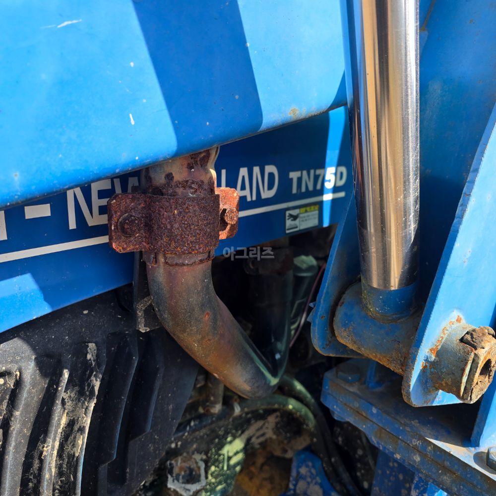 LS Tractor TN75 (75hp) 뒤우측면
