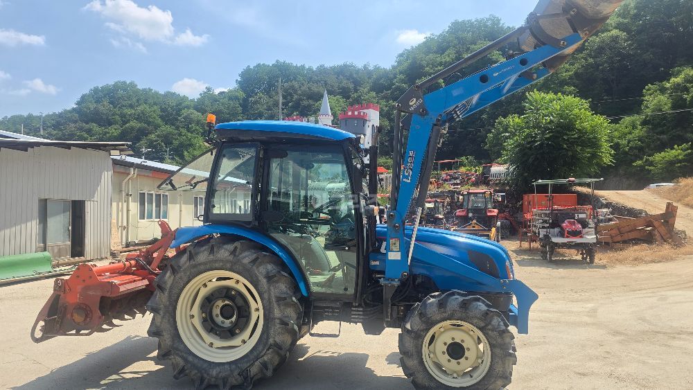 LS 트랙터 XU6158 (58.8마력) 뒤우측면