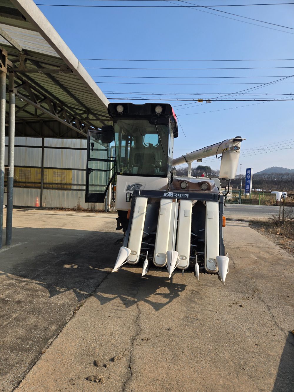 국제 콤바인 KC4075 (4조식) 앞좌측면