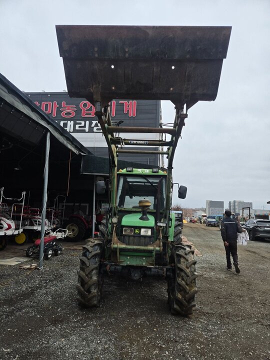 존디어 트랙터 5420 (75마력) 앞좌측면