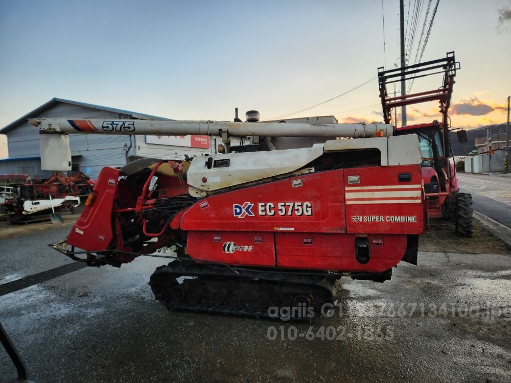 국제 콤바인 EC575G (4조식) 뒤우측면