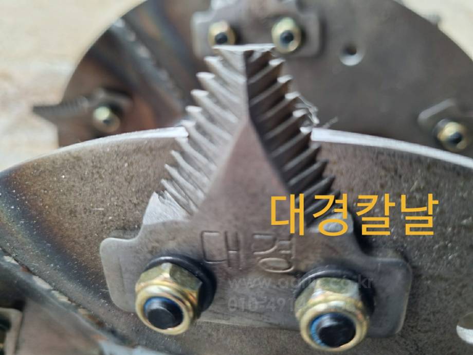 대경농기계 이세키처리망 DK60C-ISEKI 엔진내부