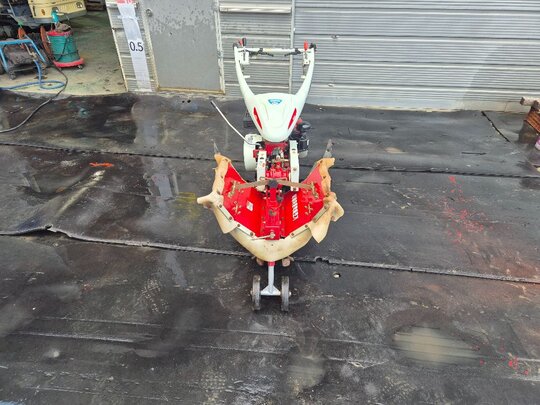 아세아 관리기, 진동배토기, 딸기두둑형성기, 딸기배토기, 두둑형성기 AVR-650 앞좌측면