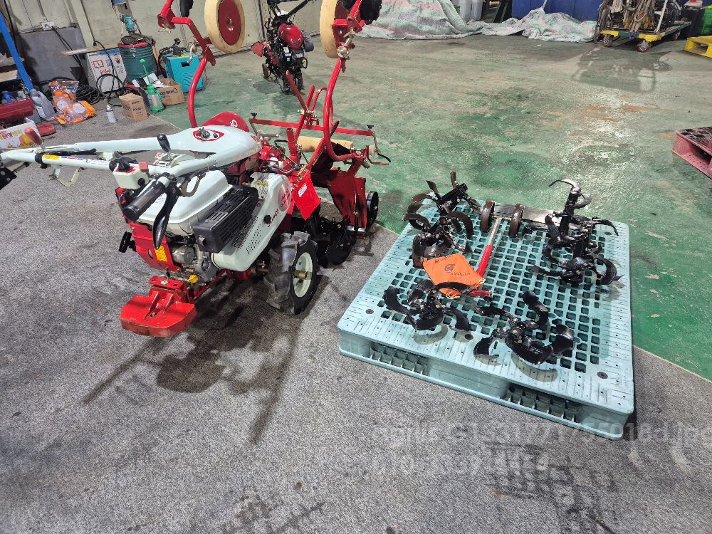 아세아 아세아관리기 900 키시동관리기. 뒤우측면