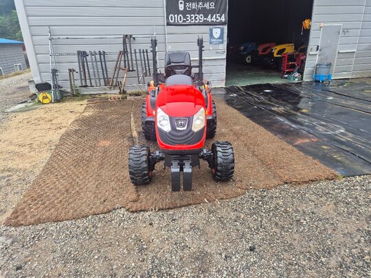 Daedong Tractor CS240 (26hp) 앞좌측면