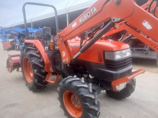 구보다 트랙터 L44SU (44마력) 앞좌측면