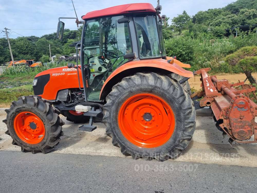 Kubota Tractor M9540 (95hp) 뒤우측면