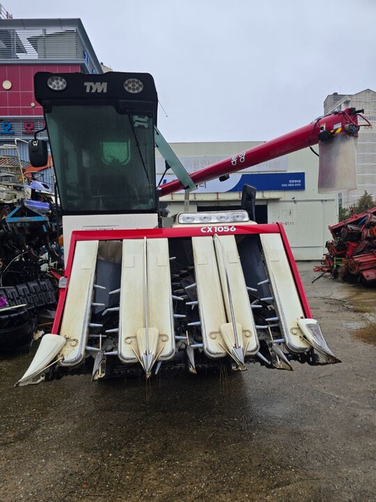 TYM Combine Harvester CX1056 (6Rows) 앞좌측면
