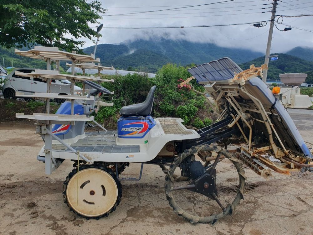 TYM 이앙기 PZ623HGL (6조식) 뒤우측면
