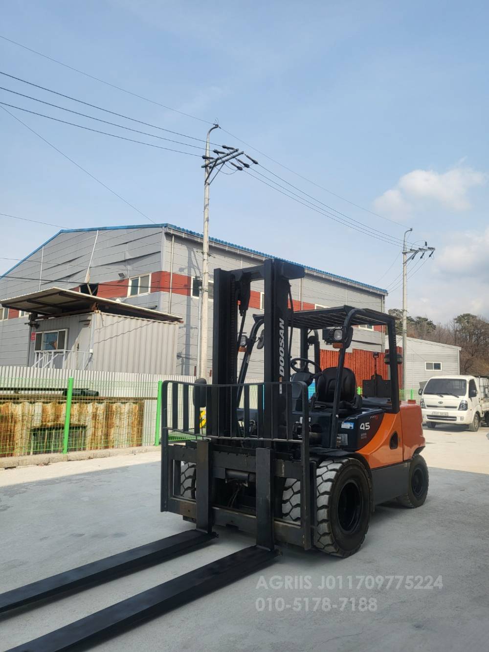 Doosan Forklift 중고지게차 두산 D45S-5 디젤지게차 하이마스트 사이드쉬프트 후방카메라 덧발  측면