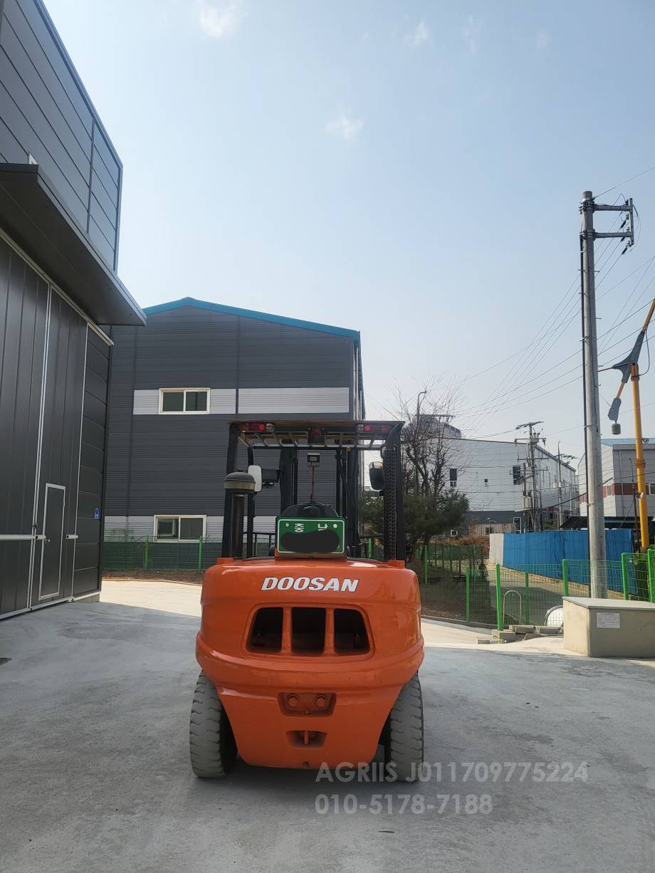 Doosan Forklift 중고지게차 두산 D45S-5 디젤지게차 하이마스트 사이드쉬프트 후방카메라 덧발  사진 7